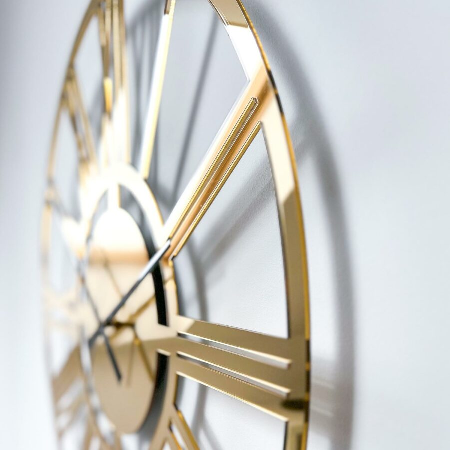 elegancki złoty zegar ścienny